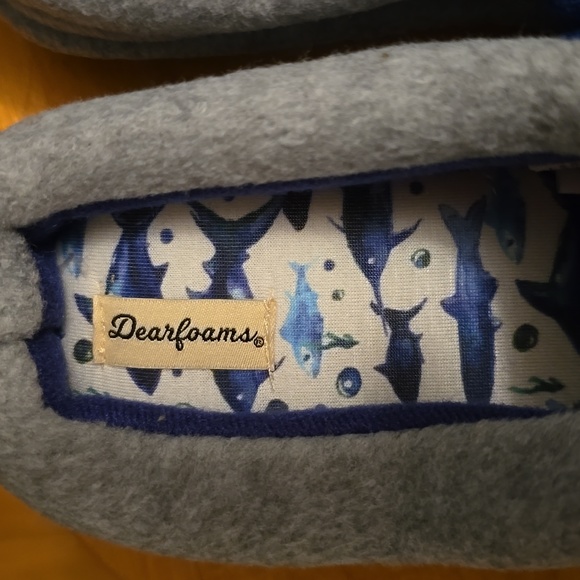 DEARFOAMS BRAND BOYS GRAY AND BLUE SHARK SLIPPERS SIZE 4/5 - Picture 5 of 14